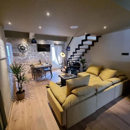 ˇdcˇ Modern Apartment Near The Church Ровинь Экстерьер фото