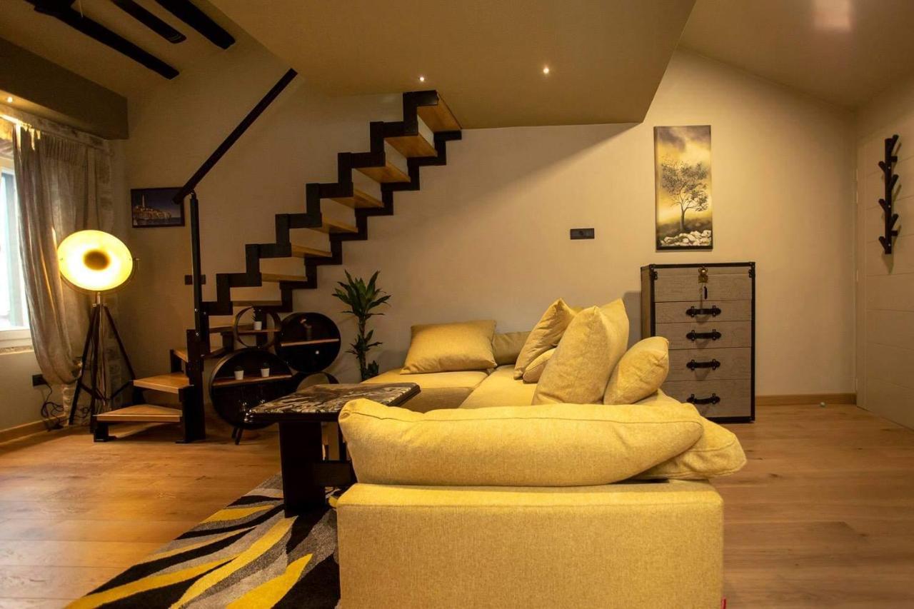 ˇdcˇ Modern Apartment Near The Church Ровинь Экстерьер фото