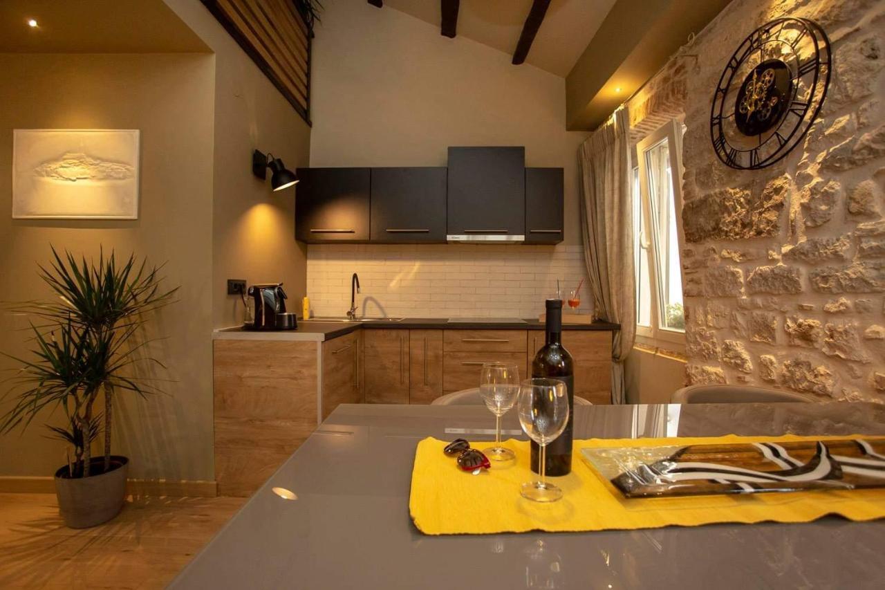 ˇdcˇ Modern Apartment Near The Church Ровинь Экстерьер фото