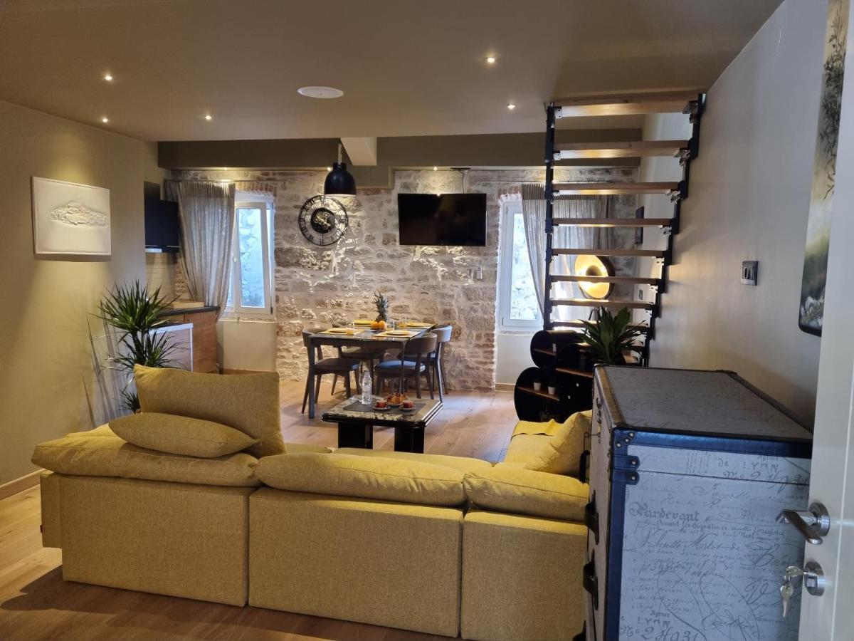 ˇdcˇ Modern Apartment Near The Church Ровинь Экстерьер фото